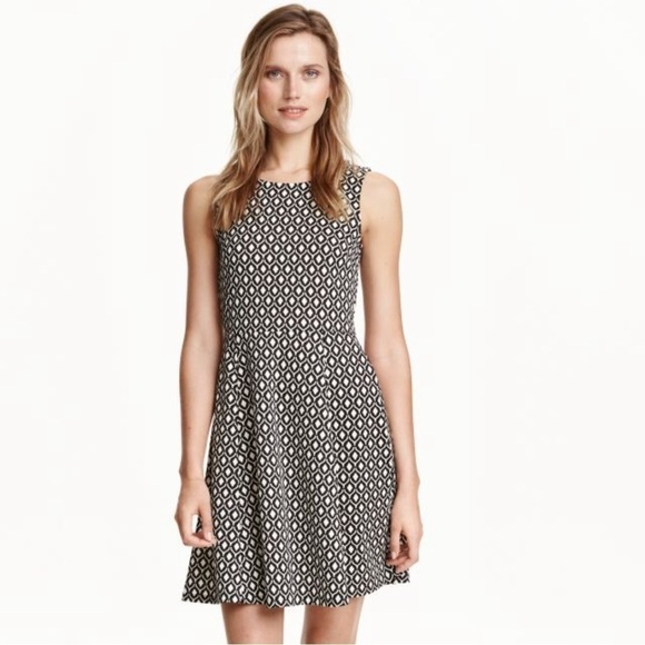 H&M Black + White Patterned Mini Dress - Picture 3 of 9
